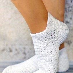 Теплые носочки, связанные крючком