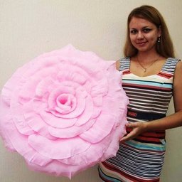 Гигантская роза из гофрированной бумаги