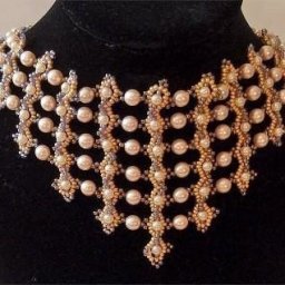 ​Колье из бисера и бусин "Жемчужный пляж"