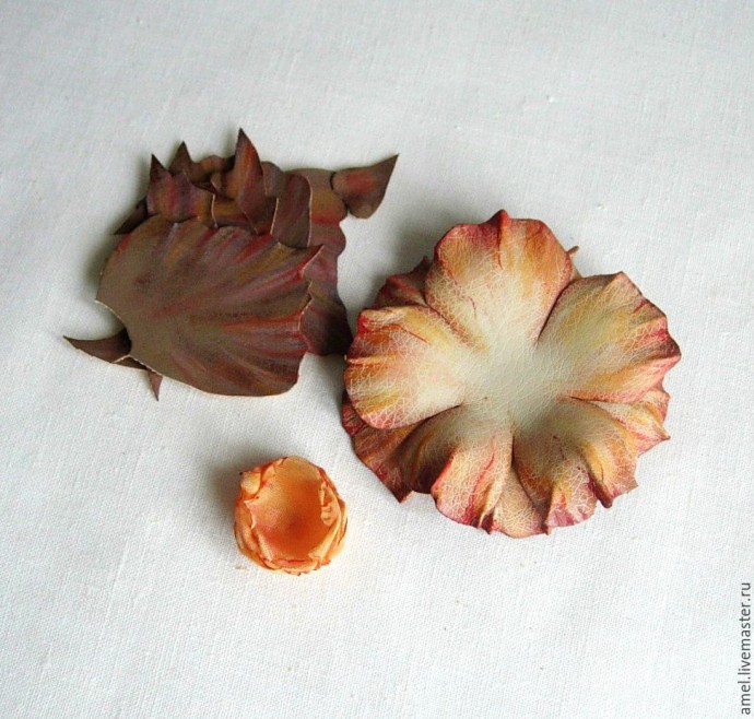 Декор сумки с цветком