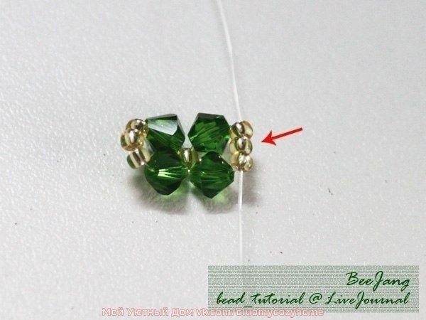 Зелёный браслет из бисера и бусин Зелёный браслет из бисера и бусин