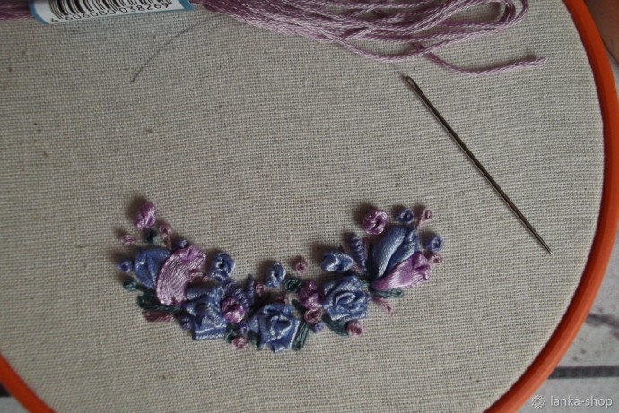 Игольница с вышивкой