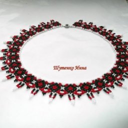 ​Трёхцветное ожерелье