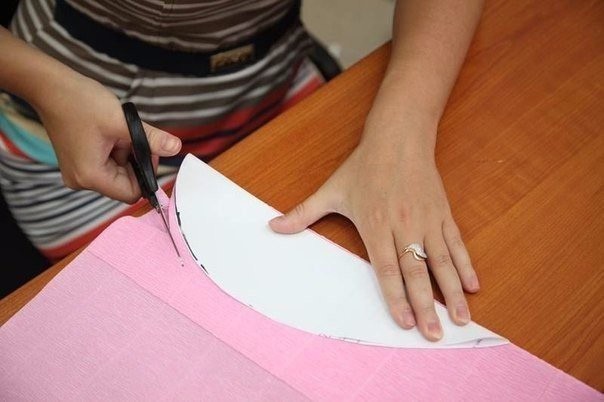 Гигантская роза из гофрированной бумаги