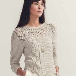 Интересный пуловер с асимметричным рисунком