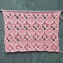 ​Невероятной красоты узор на спицах