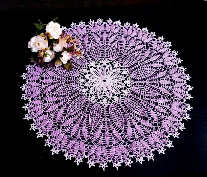 Салфетка с белой окантовкой по краю