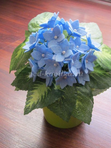 Фиалки из хозяйственных салфеток