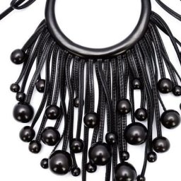 Колье из кожаного шнура и бусин