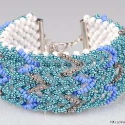 Ментоловый браслет из бисера