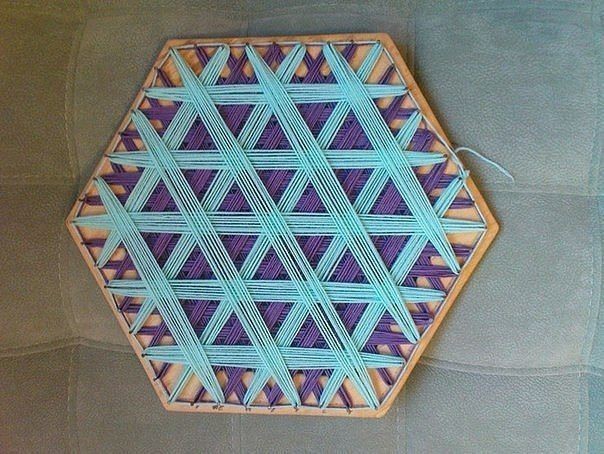 Оригинальный способ изготовления коврика из цветов