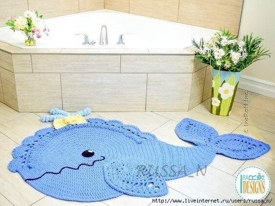 ​Вязаный коврик "Голубой кит"