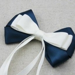 ​Бантик из атласных лент