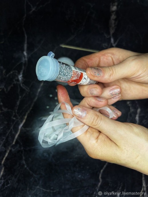 Белая пуансеттия из бархата