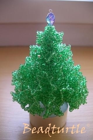 Елочка из бисера: зеленая красавица
