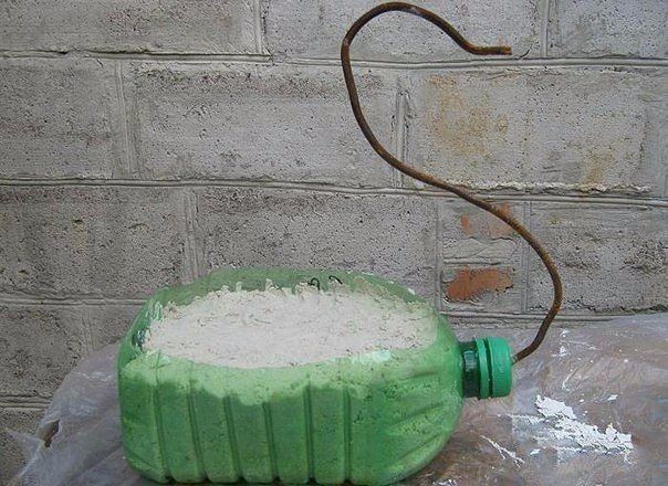 Кашпо для дачи в форме лебедя