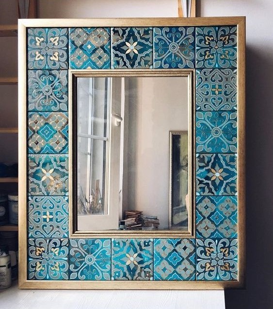 ​Зеркало в рамке из мозаики
