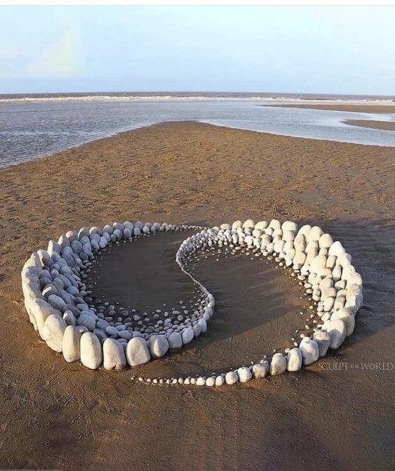 Невероятные скульптуры из камней