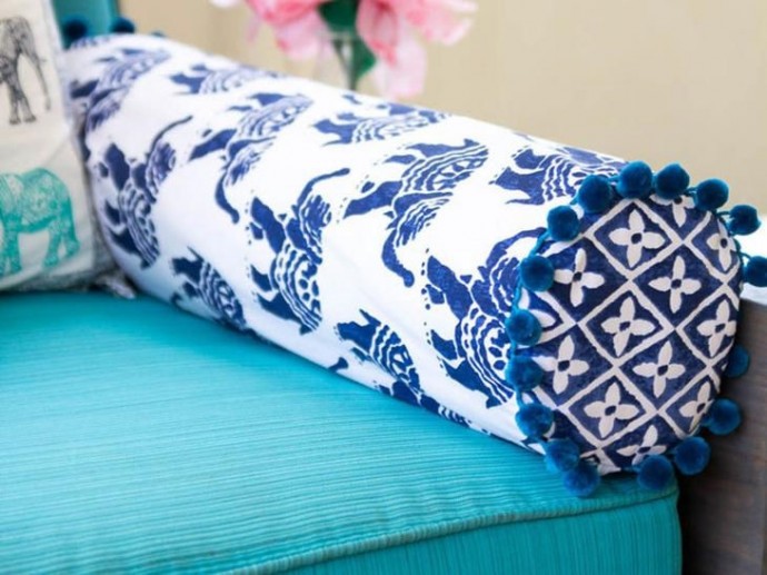 ​Подушка-валик: мастер-класс