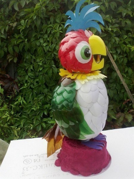 ​Попугай из пластиковых бутылок