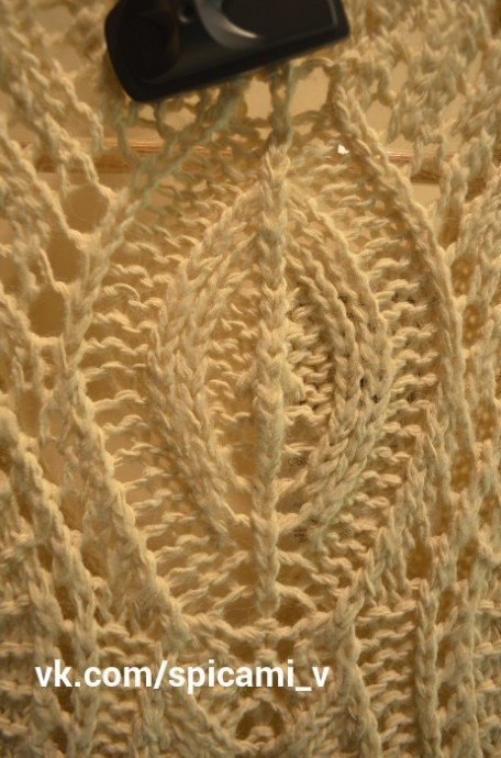 Выразительный ажур - свитер спицами