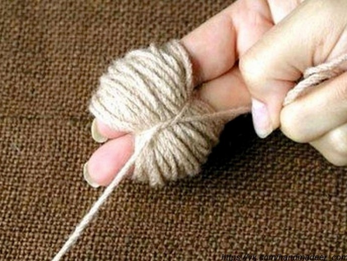 Помпоны бывают не только на шапочках Помпоны бывают не только на шапочках