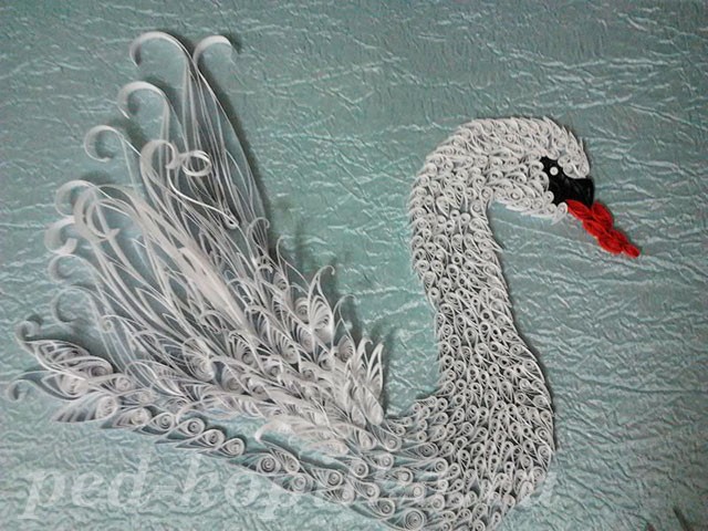 Лебедь в технике квиллинга