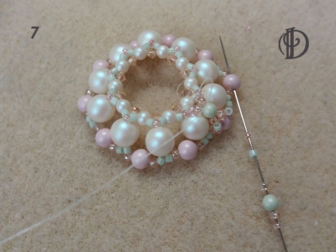 Лунная брошь с кабошоном-лунасофтом Лунная брошь с кабошоном-лунасофтом