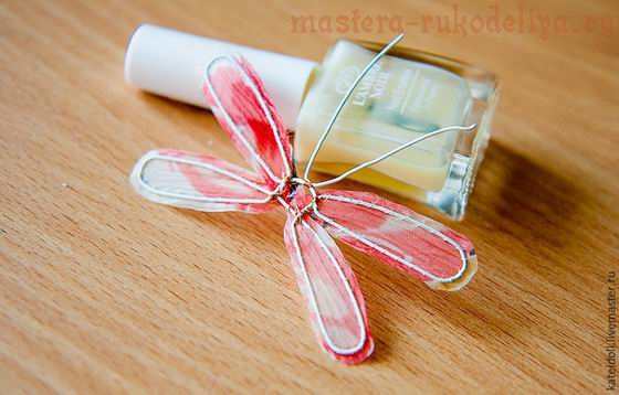 Очаровательная брошь-стрекоза