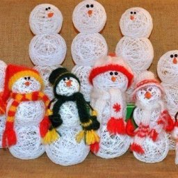 Снеговички из ниток