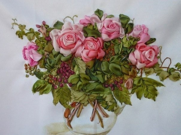 ​Вышивка лентами восхитительных розочек: идеи, которые побуждают к творчеству