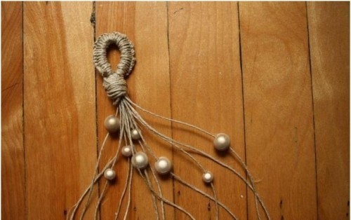 Браслет из льняного шнура и бусин