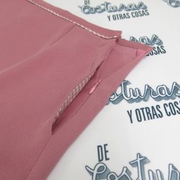 Боковой карман и застежка молния в шве