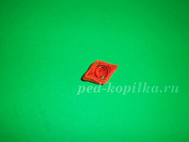 Попугай в технике квиллинга Попугай в технике квиллинга