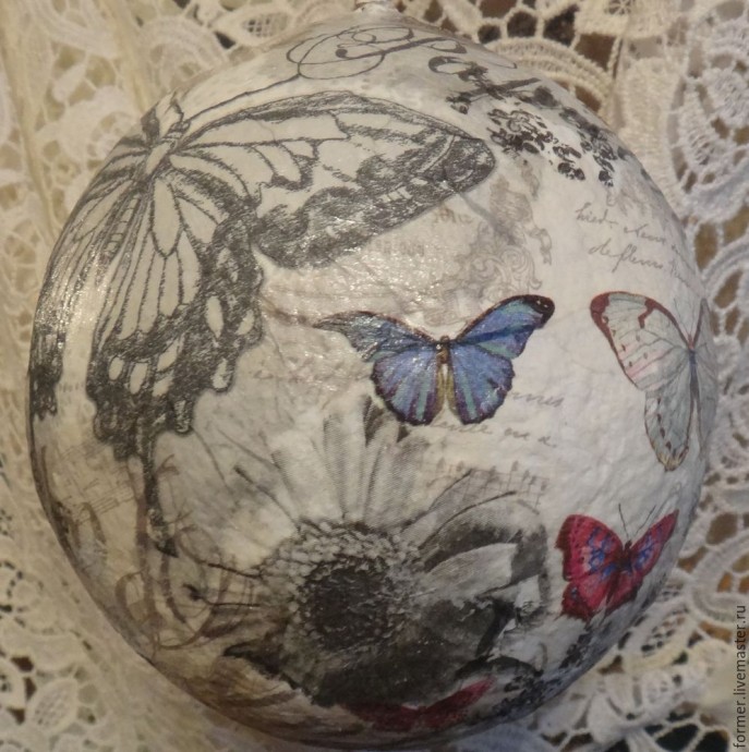 Большой декоративный шар из папье-маше