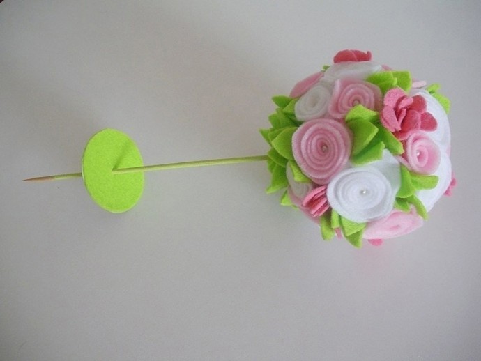 Тoпиapий из фетра