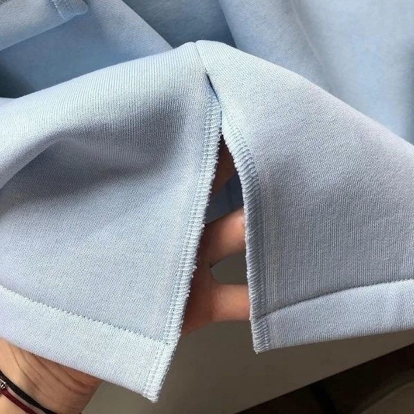 Обработка боковых разрезов на свитшоте