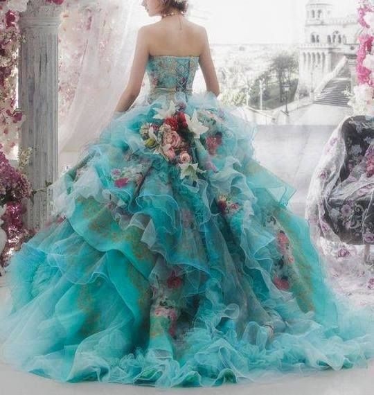 Необычные пышные платья для творческого вдохновения