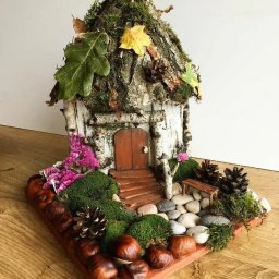 Охотничья избушка из природного материала