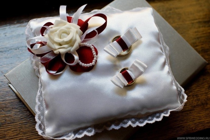 Подушечки для колец: интересные идеи