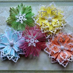 ​Чудесные снежинки-подвески: мастер-класс