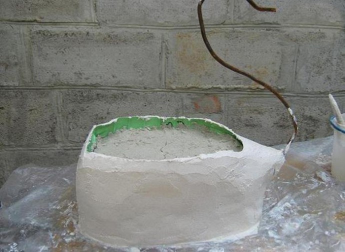 Делаем кашпо из гипса и пластиковой бутылки