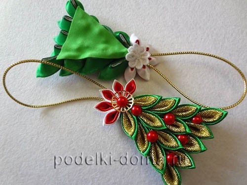 Елочка из лент канзаши