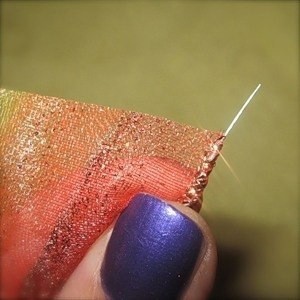 Декор свечи цветами из ленты