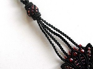 Плетем объемную бусину в технике макраме Плетем объемную бусину в технике макраме