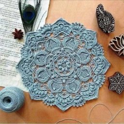 ​Ажурная салфетка с плотными элементами