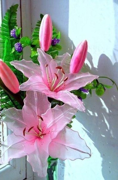 Яркие цветы из капрона: идеи