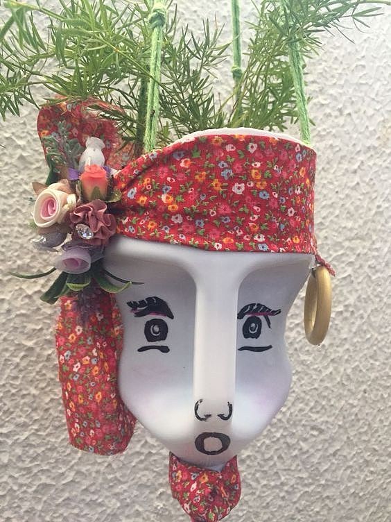 Кашпо из старой канистры