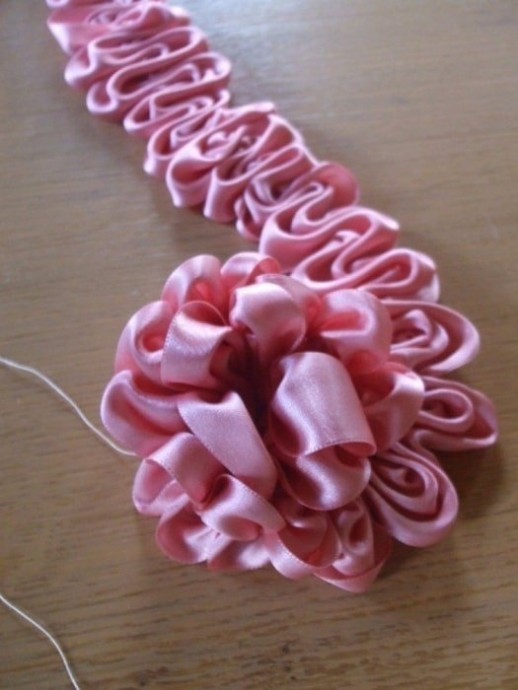 Великолепные георгины из атласных лент