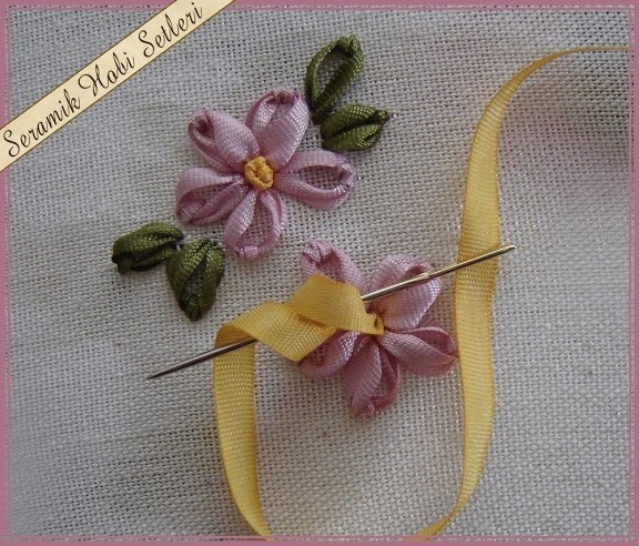 Учимся вышивать лентами: пошагово, доступно и красиво Учимся вышивать лентами: пошагово, доступно и красиво